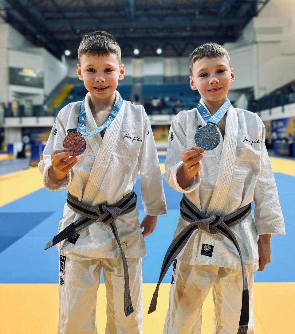 Юні спортсмени Avangard із медалями